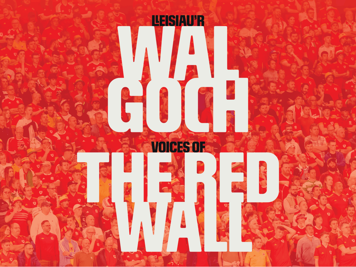 🏴󠁧󠁢󠁷󠁬󠁳󠁿⚽️Lleisiau’r Wal Goch I ddathlu’r ffaith fod @Cymru wedi cyrraedd rowndiau terfynol Cwpan y Byd FIFA, mae’r arddangosfa hon yn rhoi sylw i rai o gymeriadau a chymunedau’r Wal Goch. Ar agor 19 Tachwedd bit.ly/3TYqCRQ #GwylCymru #TimCymru22