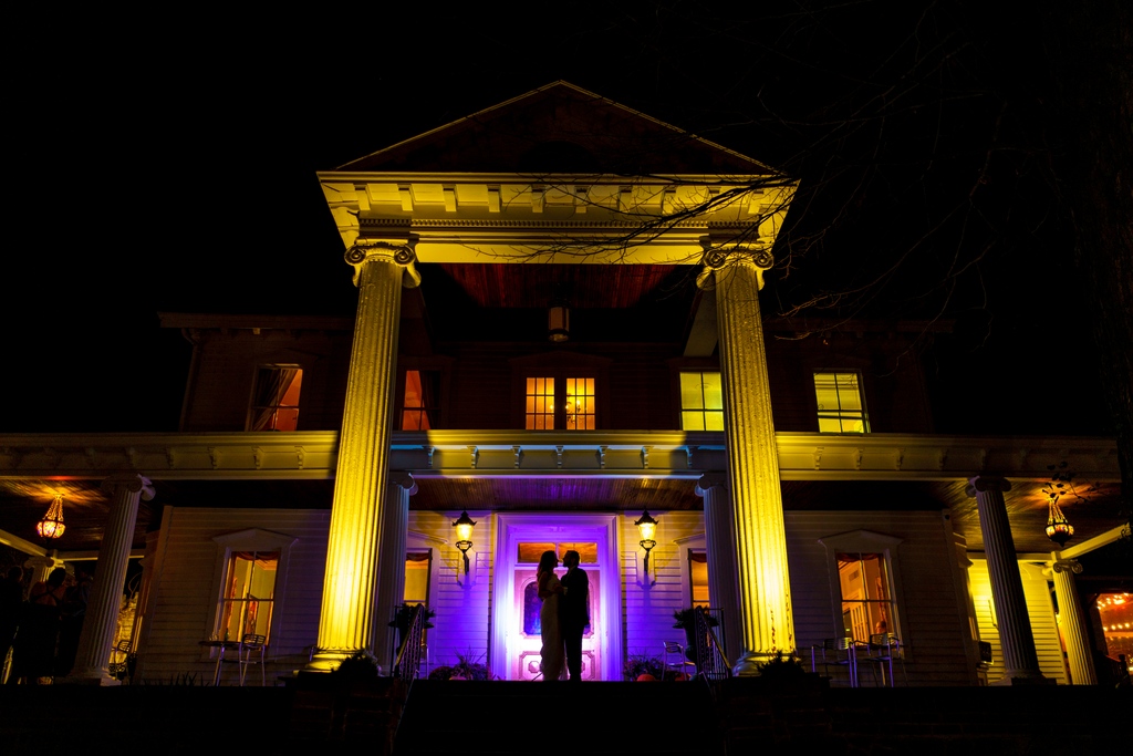 FeastCaterers's tweet photo. A perfect example of how breathtaking November can be in the #HudsonValley! Nicole and Ben's wedding had fiery sunsets and moody night shots. What's your favorite part of November weddings? #fallweddings #weddingwednesday⁠ #weddingvenue
⁠
Photos by Nelson Santos Photography⁠ https://t.co/zMfAWpjYMW