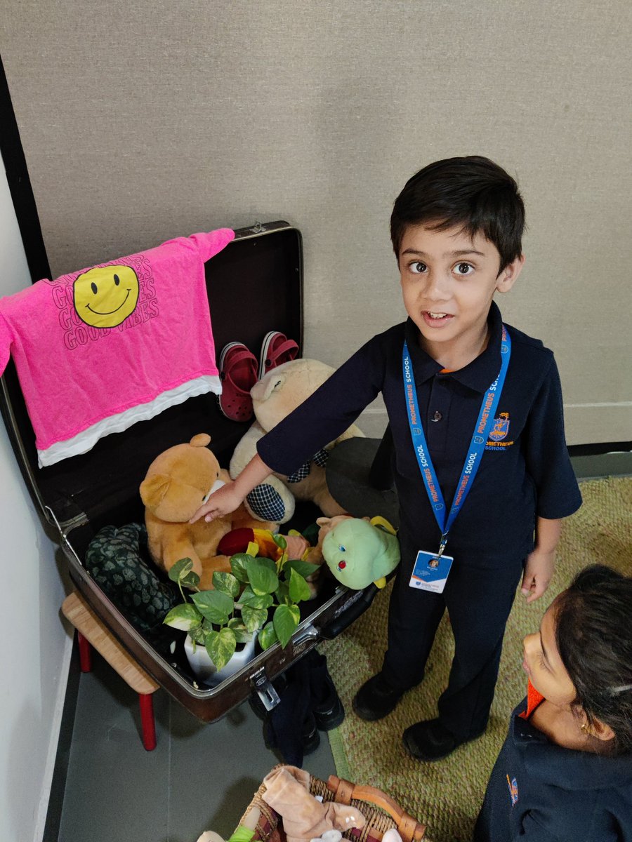 Kindergarteners tuning in into the unit on Stories..#Story #suitcase ..#Power of #Provocation #thinking #expresssions <a href="/AneeshaSahni/">aneesha sahni</a> <a href="/deepa_nanda/">deepa nanda</a> <a href="/KetakiKTweets/">Ketaki</a>