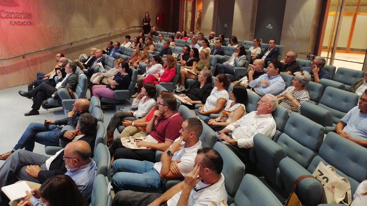 CaritasTenerife's tweet photo. En el marco de la II Jornada "Empresas con Corazón", que estamos celebrando en el Espacio Cultural de @CajaCanarias, nuestro secretario general @Risangil está presentando las acciones y proyectos que llevamos a cabo con los colectivos más vulnerables de la provincia. @NivarienseD https://t.co/5loGdAybXc