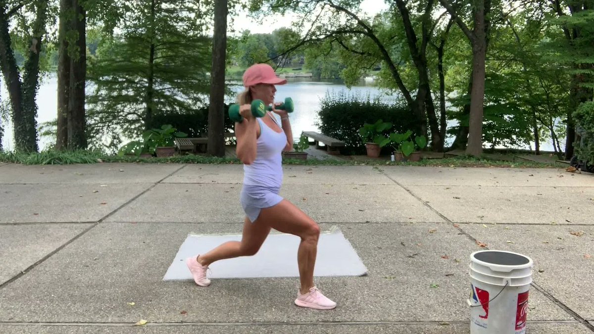 amandanighbert's tweet photo. Today’s 30-minute full-body HIIT workout doesn’t require a gym! All you’ll need is a mat and a get-it-done attitude. Throw in a set of hand weights and a step-up if you want to make things a bit more challenging. 

https://t.co/CKoFv9YaVK https://t.co/eIOaDhmsSE
