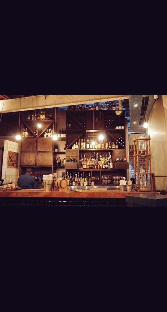 Annlizz8's tweet photo. Today I checked out a Lil comfy Restaurant, down the block. 
And I'm amused.Simplicity is quite beautiful to be honest🥰🤗. 

Today's Order includes #Wombok Red Cabbage mint accompanied by  coriander topping with  toasted Peanuts Vinaigrette.🤤🤤🥗
#gratitude #tuesday #perthfood https://t.co/7zthvYMIHn