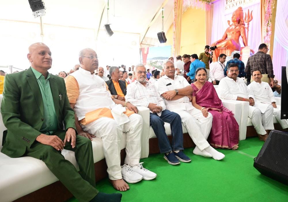 drcpjoshi's tweet photo. आज नाथद्वारा में मुरारी बापू जी के द्वारा "रामकथा" के पंचम दिवस की कथाश्रवण कर भक्ति लाभ लिया, इस शुभ अवसर पर मध्यप्रदेश विधानसभा के माननीय अध्यक्ष श्री गिरीश गौतम जी, दिल्ली विधानसभा के माननीय अध्यक्ष श्री राम निवास गोयल जी, https://t.co/q0mC9Saxo3