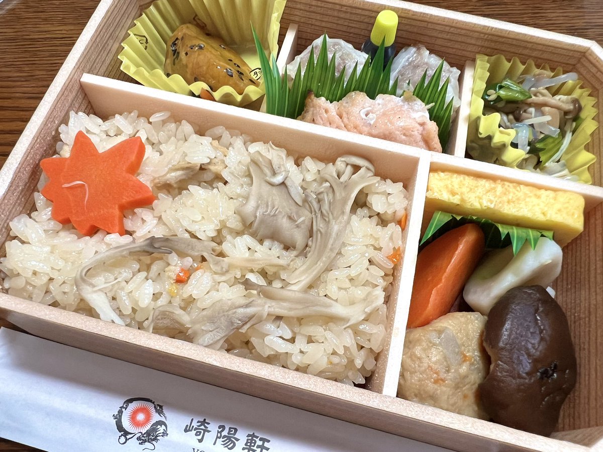 コミティア用の色紙頑張ってまーす😂

あと、今日のお昼は崎陽軒でした❤️ 