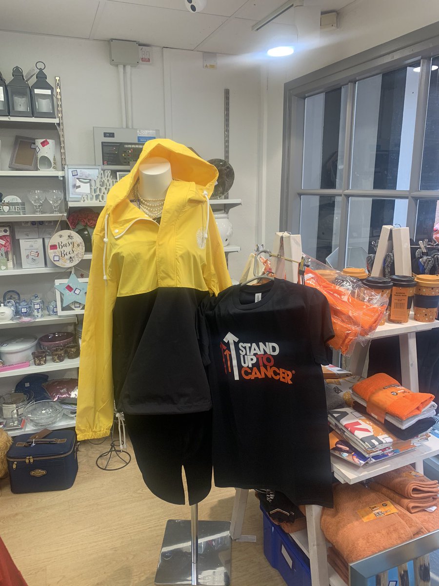 Tim_Burgess's tweet photo. A droplifted @hikerdelic How High jacket on the mannequin in the Cancer Research Shop in Middlewich (@CR_UK)

£125. First one there gets it.

@SU2C @SU2CUK 

I’ll tweet to let everyone know when it’s gone 🙌 https://t.co/iOWzpKC06x