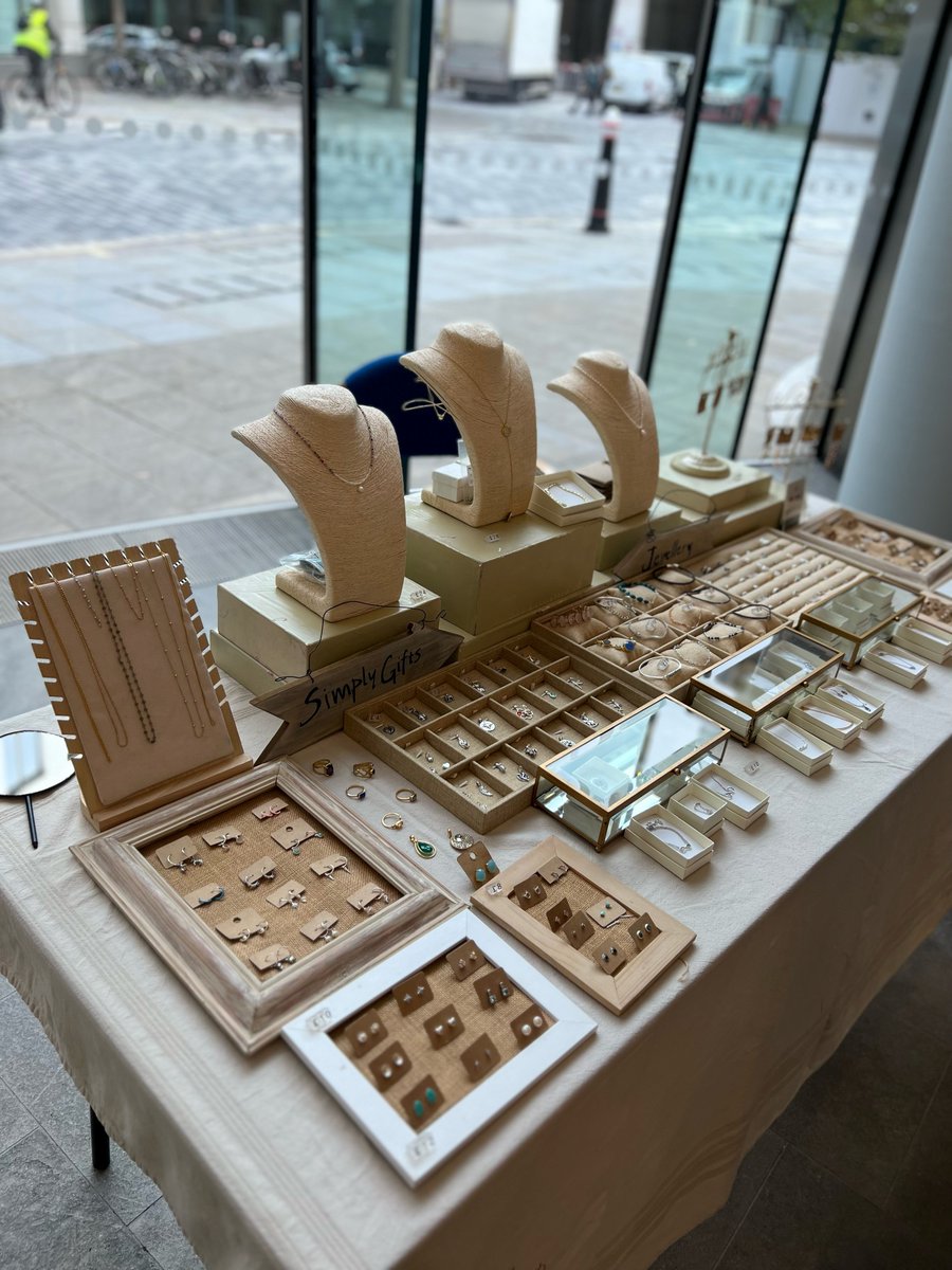 20GreshamSt's tweet photo. @20GreshamSt Today we have partnered with #simplygifts who specialises in distinctive handmade jewellery ranging from sterling silver, gold plated, pearls and gemstones. 

#Simplygifts #jewellery #blingbling #20Greshamstreet #Cityoflondon https://t.co/lutA1ETpnZ