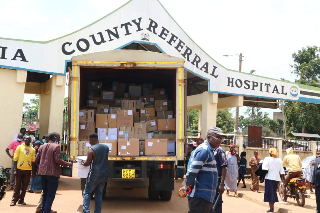 H.E Dr. Paul Otuoma has today flagged off medical supplies worth 70M including; pharmaceutical and non-pharma to our Health facilities across Busia County.
H.E is calling upon medical practioners to put into good use these drugs for the benefit of our people.