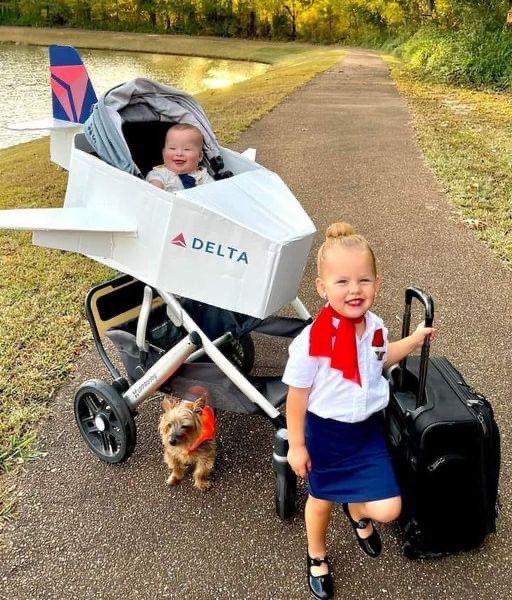 Enrique77W's tweet image. A friend shared this with me today. Quite possibly the best Halloween costume couple in the #AvGeek net. Love it! #FlyDeltaJets @Delta