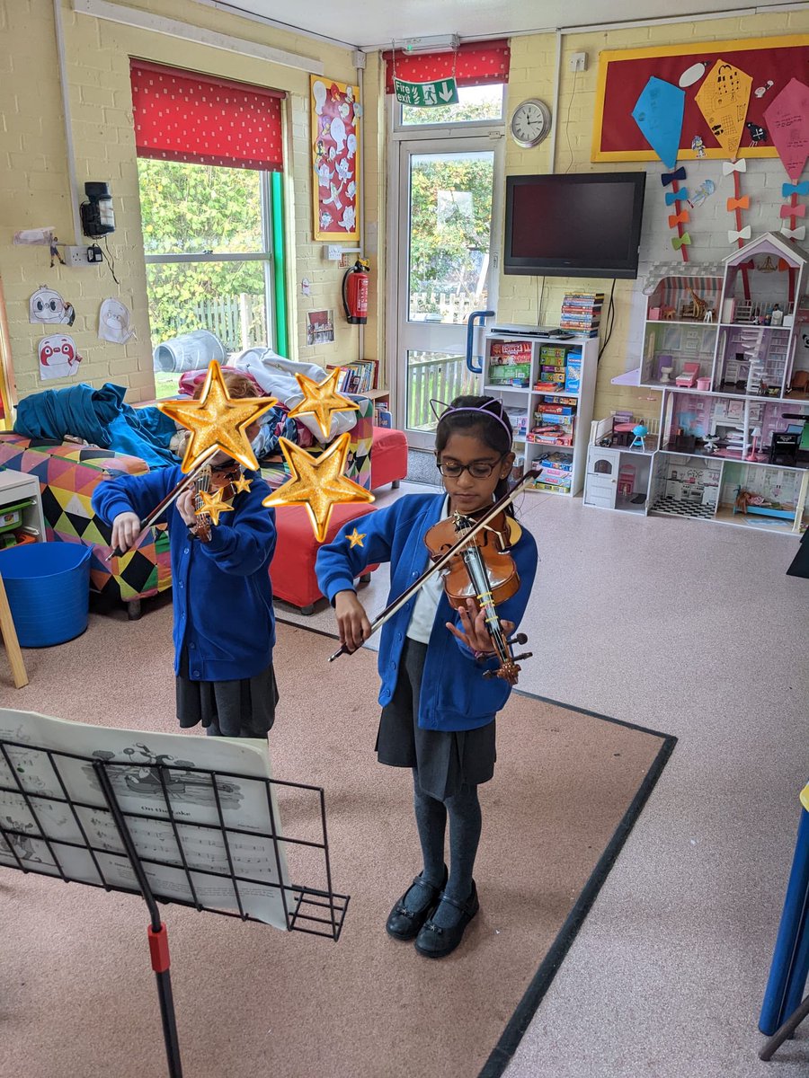 I popped in to see these two superstars rehearse for their music exam. ⁦<a href="/WroxhamSchool/">The Wroxham School</a>⁩ #wroxhammusic