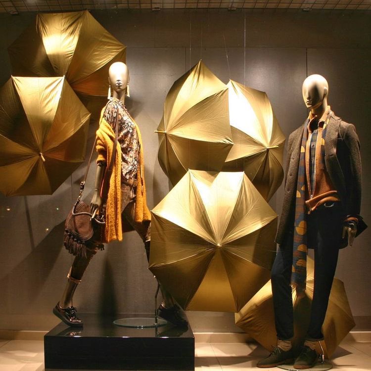 vmdesignhouse's tweet photo. ✨#windowdisplay #visualmerchandising #retaildesign #shopdesign #Vitrin #Görsel #tasarim #Visual #Design #Showcase #visualmerchandising #tasarim #magazadekorasyon #magazacilik #fashion #styling #tekstil #vitrintasarim #perakende #designretail #newyear https://t.co/sLCzWkkc3O