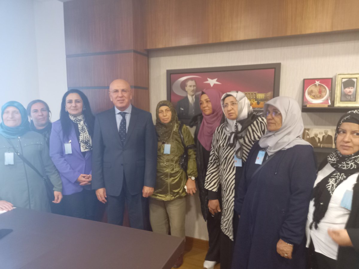 Ak Parti Ayvalık Kadın Kollarımız ve Gençlik Kollarımızı Gazi Meclisimizde misafir ettik.

Nazik ziyaretleri nedeniyle değerli başkanlarımız Gökben Karakaş ve Alihan Tavşan'a teşekkürlerimi sunuyorum.