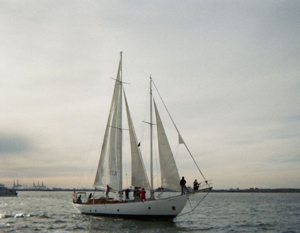 ManhattanbySail's tweet photo. This season we placed some film cameras in the hands of the crew &amp; got some pretty pictures of the boats underway. #shearwater #clippercity https://t.co/zzNSRPmX9N