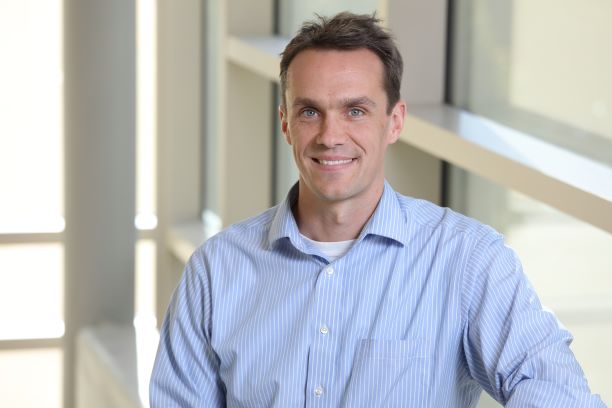 UVA Electrical and Computer Engineering (@uvaece) on Twitter photo Congrats to Ben Calhoun on his Thornton Society Invention of the Year Award for his patented ultra low power sensing platform. Calhoun and his <a href="/Everactive_Inc/">Everactive</a> startup developed an entirely new category of chips and batteryless sensors for IoT apps. at.virginia.edu/kAXJPb Congrats to Ben Calhoun on his Thornton Society Invention of the Year Award for his patented ultra low power sensing platform. Calhoun and his <a href="/Everactive_Inc/">Everactive</a> startup developed an entirely new category of chips and batteryless sensors for IoT apps. at.virginia.edu/kAXJPb