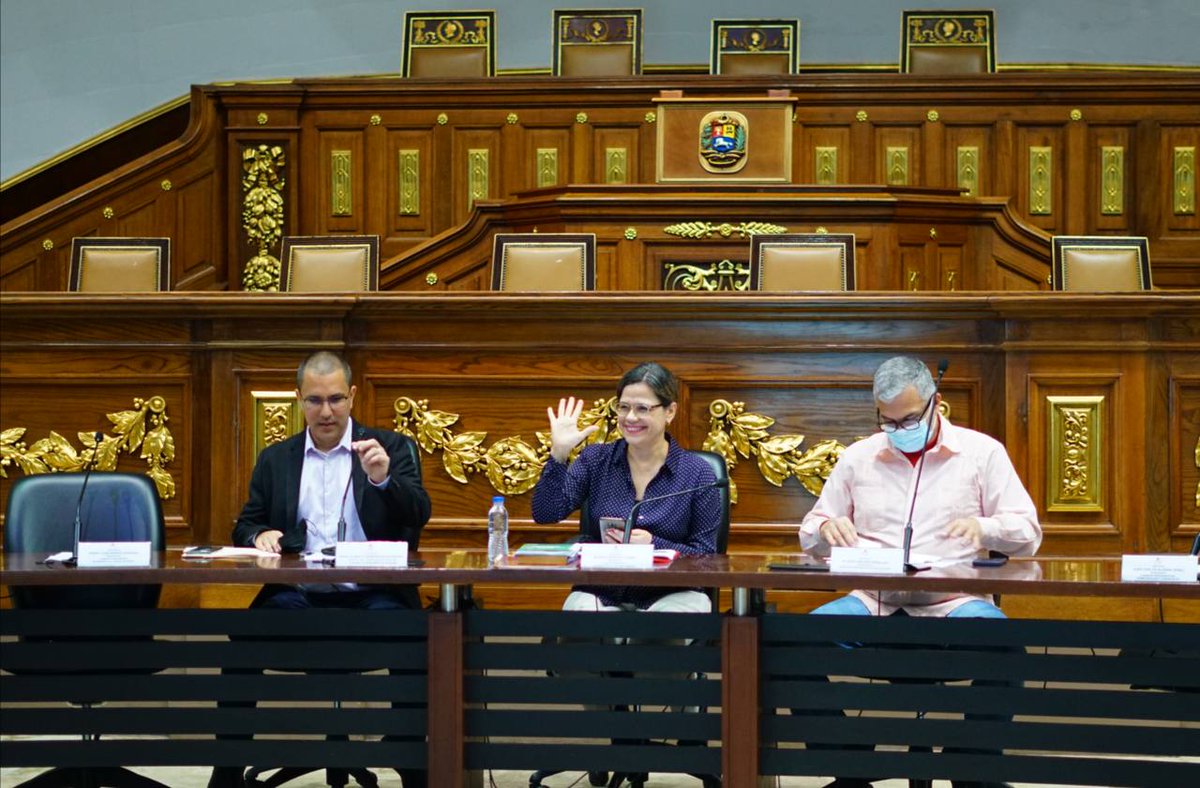 Con la Comisión Especial de la <a href="/Asamblea_Ven/">Asamblea Nacional 🇻🇪</a> estamos construyendo el método para que el Poder Popular participe en todo el proceso de revisión de las leyes. Sólo l@s Comuner@s tienen la experiencia concreta para evaluar las fortalezas y debilidades de las Leyes del Poder Popular