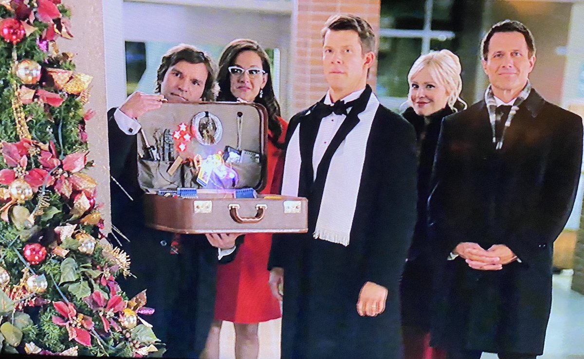 AppezzatoPenny's tweet image. No one drops a comedic line like our very own, @geoffgustafson! “We ran into a lotta lights.” #SSDelivered #ForChristmas #BestCast #RenewSSD @ElizabethYostHC @RandPope #MoreChristmas🎥’s in 2023! @hallmarkmovie #POstablesVoicesMatter #POstables