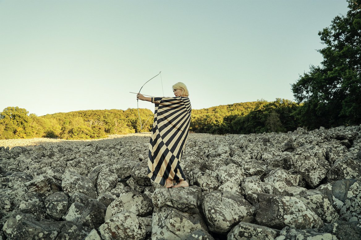 Le clip Titanic, que nous avons réalisé avec @charlottegiamarchi pour @therodeo est enfin là. Nous avons pris grand plaisir à filmer notre chère Dorothee Hannequin dans les paysages favoris de Charlotte en Aveyron. Un grand merci à Pauline Polaire pour ce très beau montage.