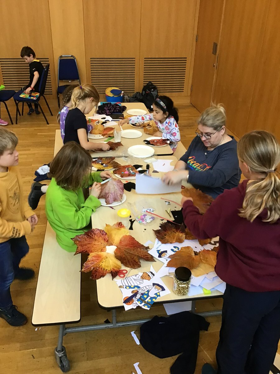 KSAHolidayClub's tweet photo. Sara joined us in #HolidayClub today so it was full on #artsandcrafts. The children loved making models out of clay and designing their own animal pictures from the leaves on the quad! #inthemomentplanning #halftermfun 🍁🍂 https://t.co/s3plUKdZyQ