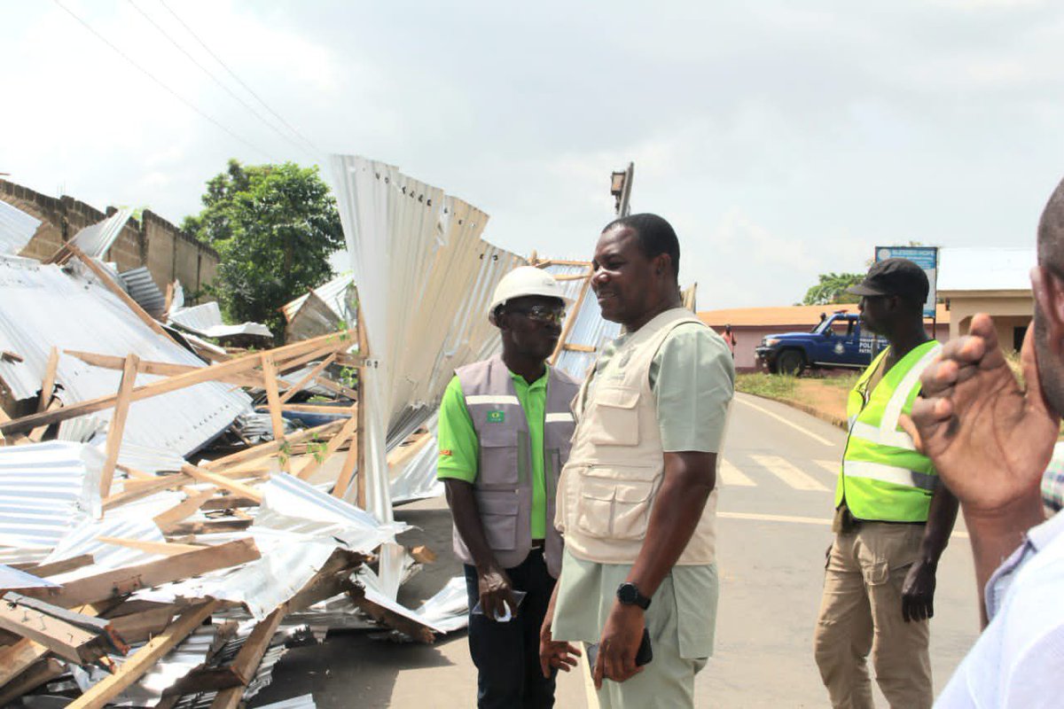 news_ghana's tweet photo. Obuasi Assembly embarks on a week-long decongestion exercise https://t.co/8rOgcCJ2Zu #News #decongestionexercise #embarks #ObuasiAssembly #weeklong https://t.co/T09zWhL3AM