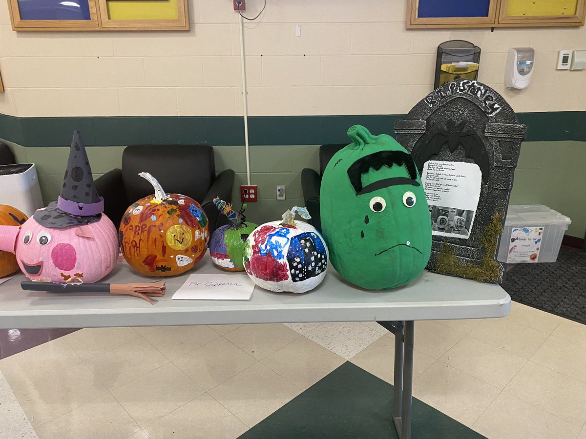 MsManheimerLMS's tweet photo. Our annual advisory pumpkin decorating contest ended today. They all came out amazing! 🎃 Congratulations to Ms Oliver’s advisory and Ms Morgan’s advisory for winning! @LMS8thhistory https://t.co/Hi0iXnpcH7