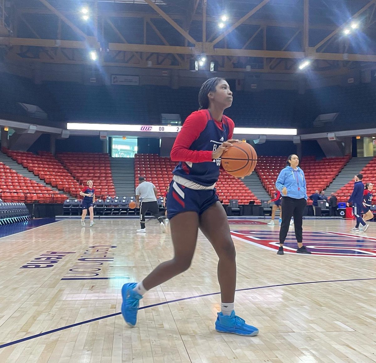 UIC_WBB's tweet photo. Game ready 😈
Tonight: 7:00 pm @CU1Arena 🤩🔥🔥🔥
#FireUp | #GoToTheEdge https://t.co/wbvid81z3M