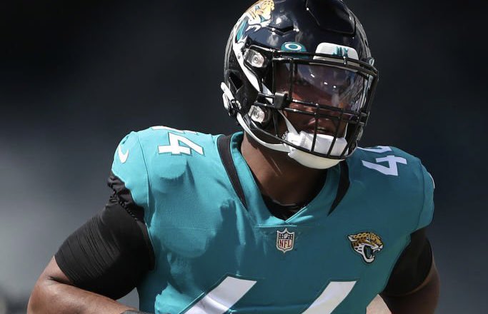 Travon Walker through 8 games: • 32 TOT • 3 sacks (T-3rd among rookies) • 14 QB pressures (T-1st among rookies) • 2 PD • 1 INT The Jaguars first overall pick has been impressive so far 👀