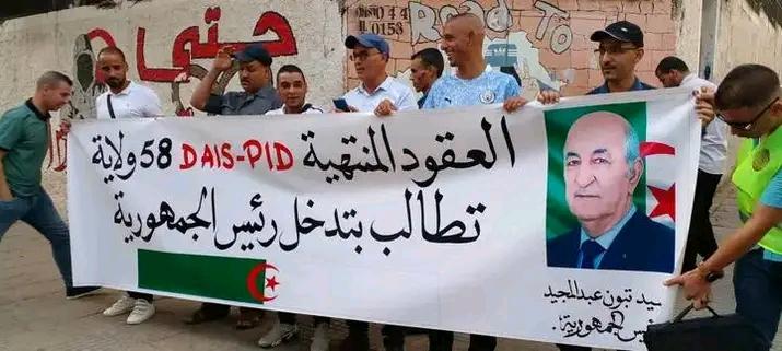 LorinaPipita's tweet photo. @vivalalgerie7 انتهت القمة وانتهت كل محاولات افشالها ..مبروك للجزائر على التنظيم والدبلوماسية وعريضة لم الشمل ..والان نرجع للوضع الداخلي والجزائر العميقة ..نريد حلا لقضية العقود المنتهية ثلاث سنوات من الاحتجاجات ولازالت هاته القضية تلزم مكانها ..نناشد اارئيس تبون التدخل 
#منتهيه_لاداس_لنا_الله https://t.co/hD0vkAswil