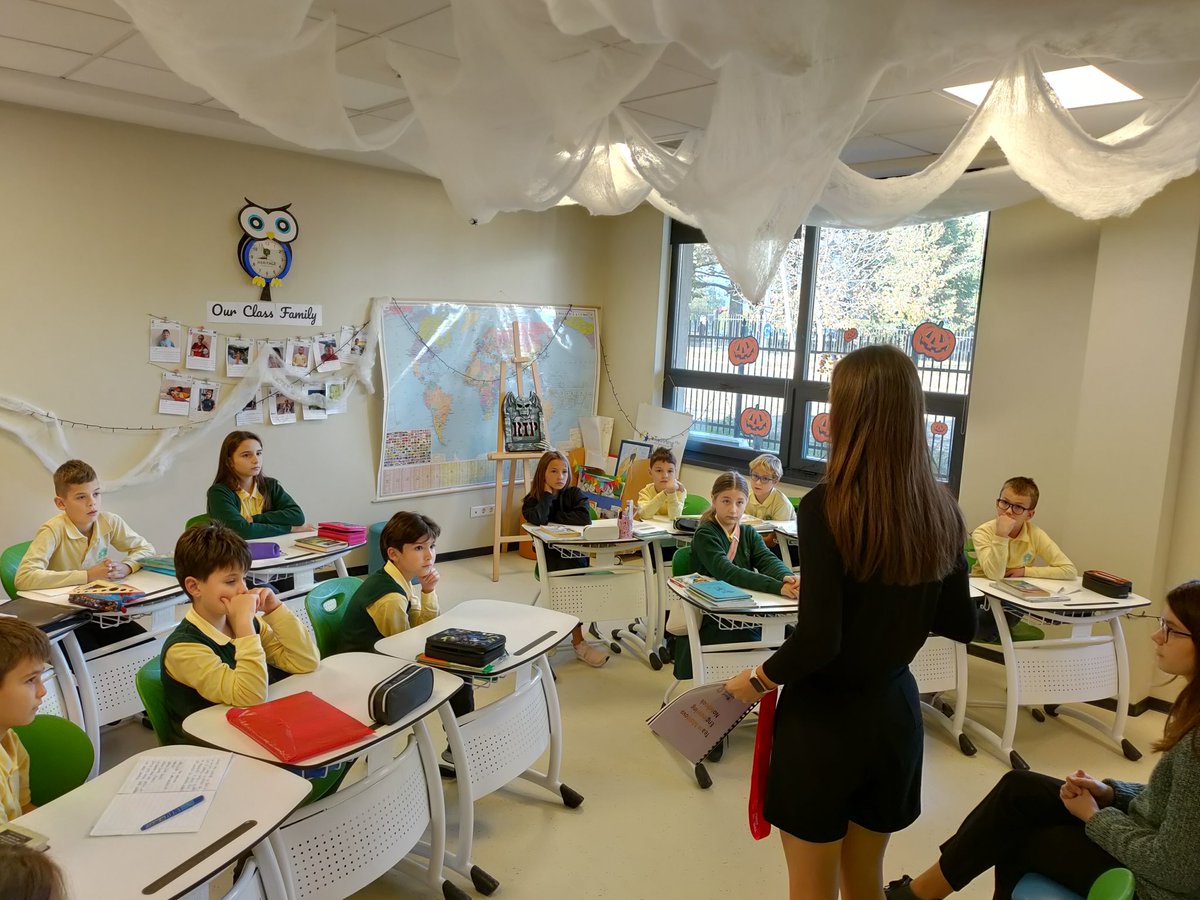 HeritagePrimary's tweet image. A new meeting with a #Robotics champion took place today with the students from 4A. Sanda Bostan shared her experience of participating in the #FirstGlobalChallenge and winning the gold medal. 
@HIS_Moldova