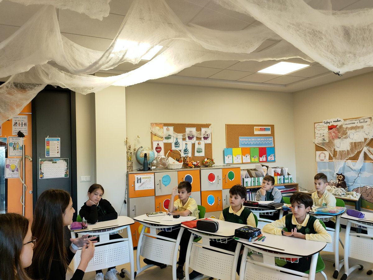 HeritagePrimary's tweet image. A new meeting with a #Robotics champion took place today with the students from 4A. Sanda Bostan shared her experience of participating in the #FirstGlobalChallenge and winning the gold medal. 
@HIS_Moldova