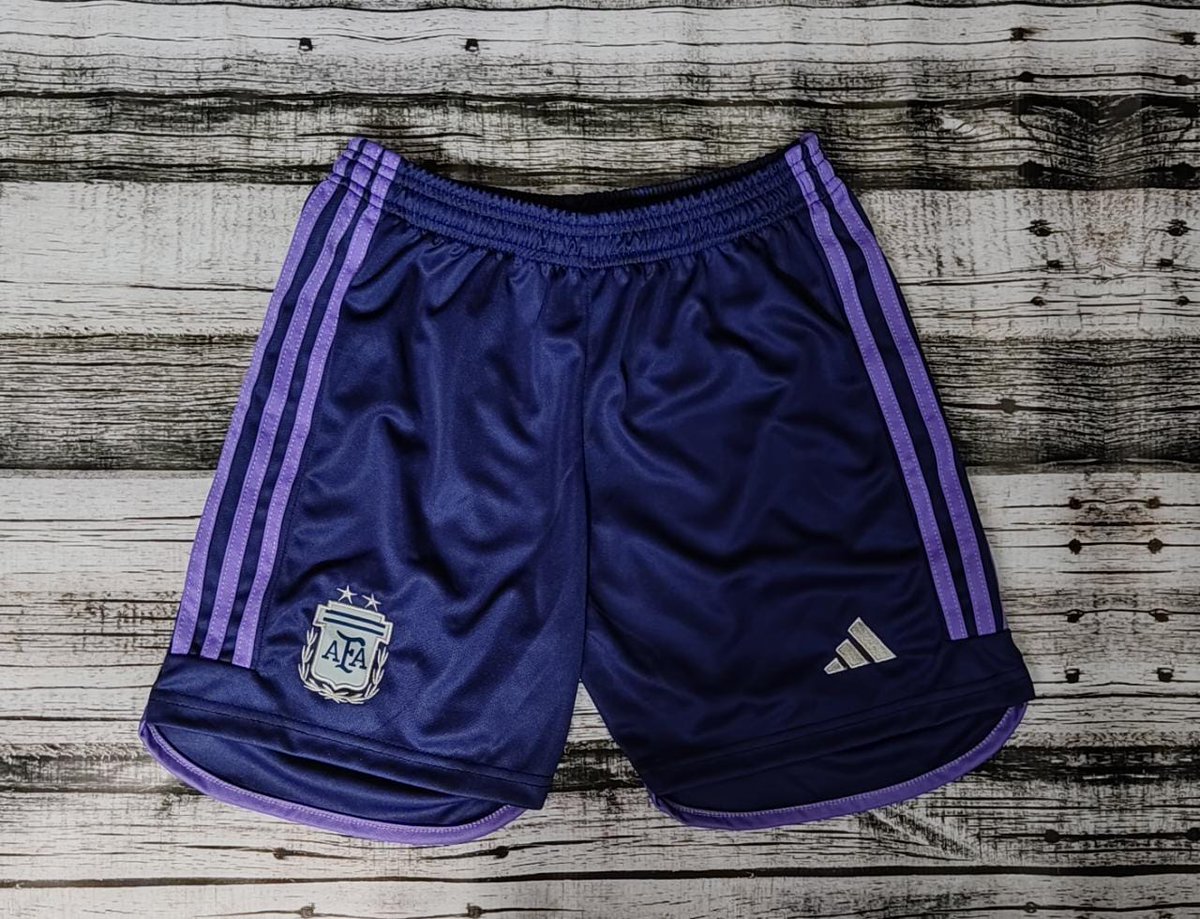 cenretro's tweet image. Hay shores de la selección! Escudo bordado, máxima calidad.🇦🇷😎