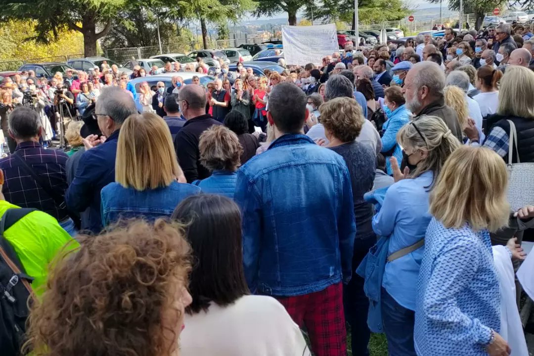 AltoAragonComun's tweet photo. Masiva movilización en #Barbastro por la #sanidadpública.Más inversión, mejor gestión reclama todo el Alto Aragón orienta https://t.co/0eyIUvlQR9
