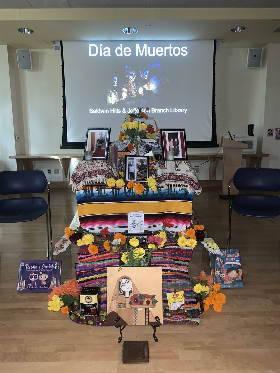 BaldwinHills's tweet image. ☠️🎊Thank you @Nature_Nexus for joining #LAPLJefferson &amp;amp; #BaldwinHillsLibrary #TeensofLAFilmFest librarians to learn about #DíadeMuertos &amp;amp; how easy it can be to make a short film with photos &amp;amp; sound! #NatureNexus students contributed photos of extinct species to our #ofrenda!💀📖