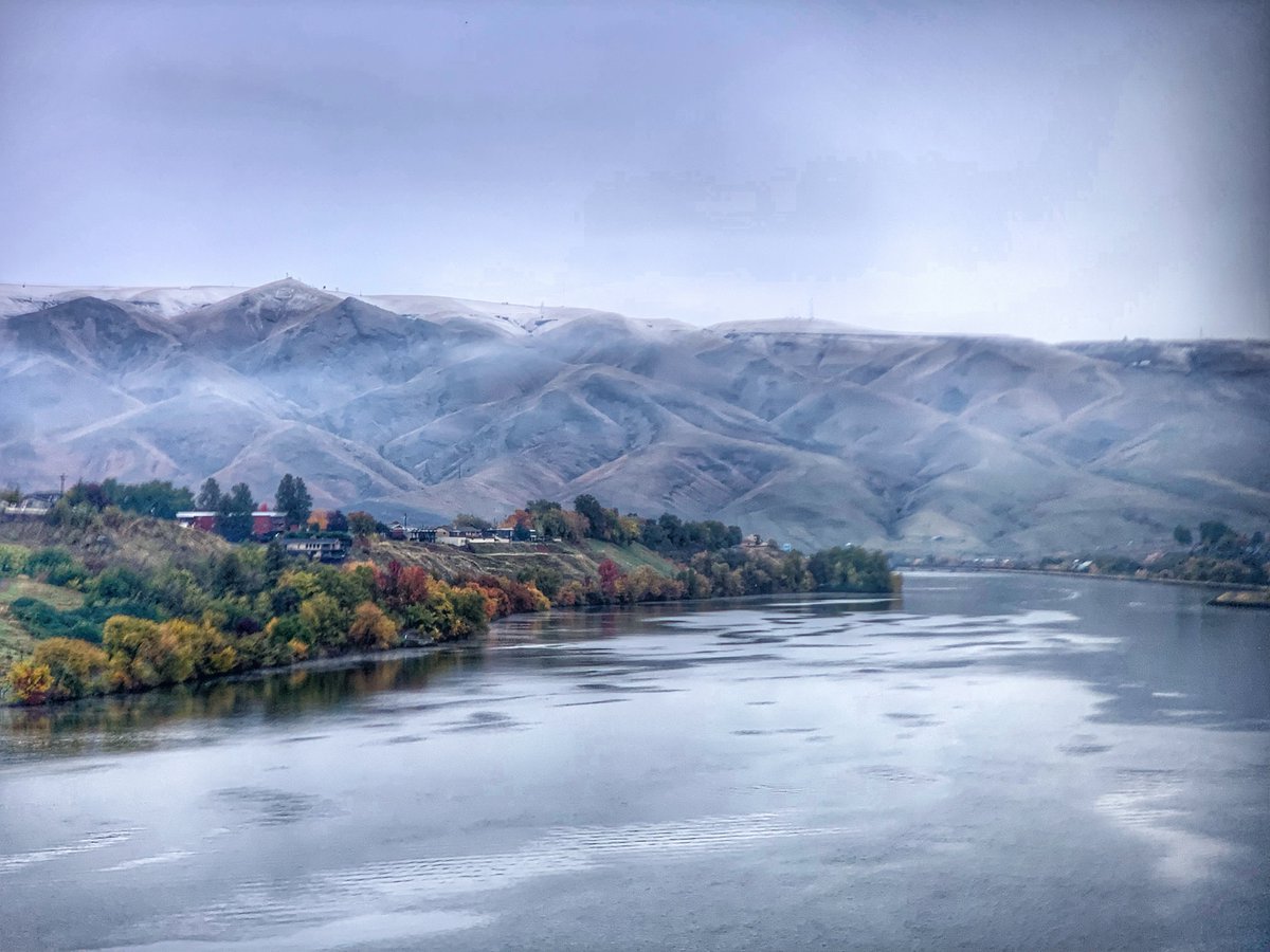 VisitLCValley's tweet photo. Good morning from the beautiful Lewis Clark Valley! 
#visitlcvalley #visitidaho #fallcolors #snakeriver https://t.co/bIaTpmhPy4