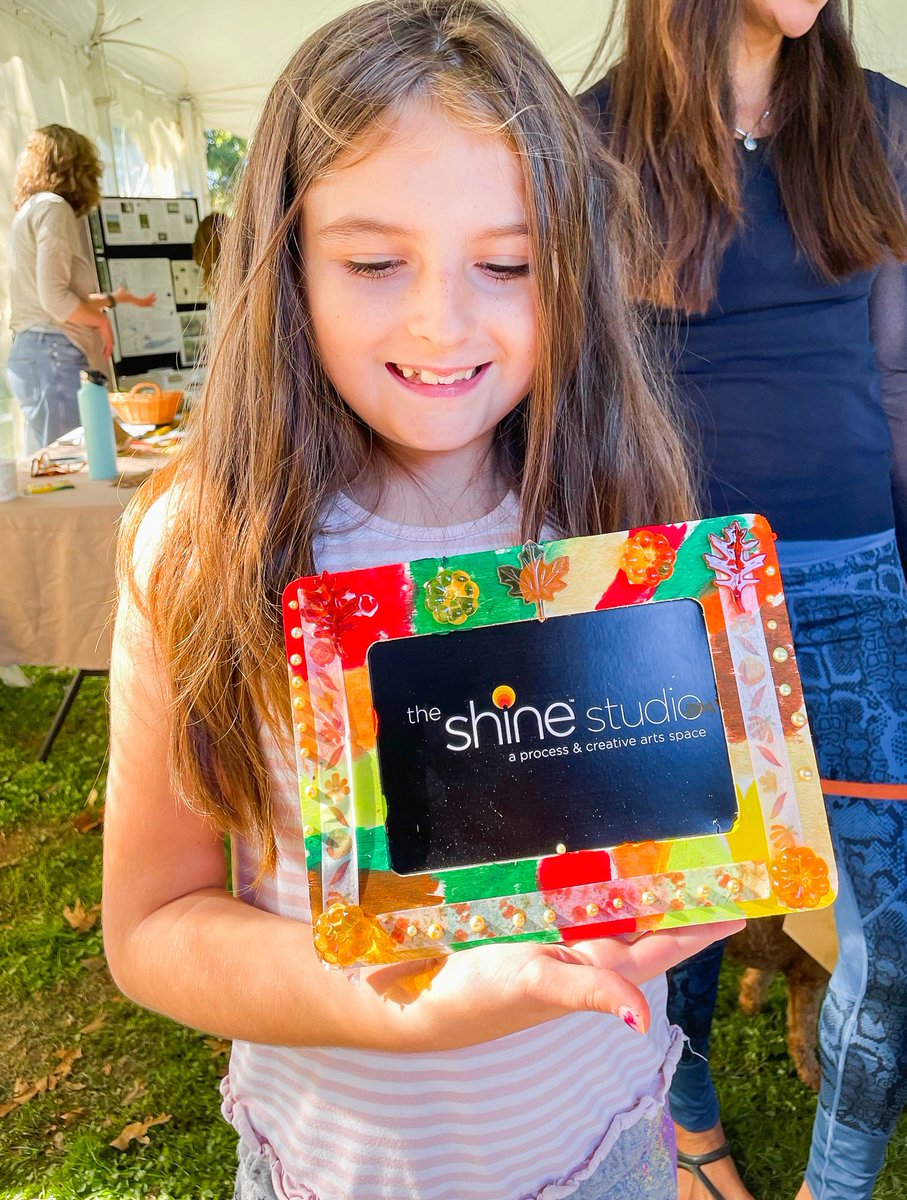 shineNYC's tweet photo. The magic of fall, captured in a frame. 🖼 🍁😍 We had the best time with @peconiclamdtrust at their Autumn Open House at Bridge Gardens!⁠
#shine #shinenyc #shinenewyork https://t.co/0ViVQ7mD7q