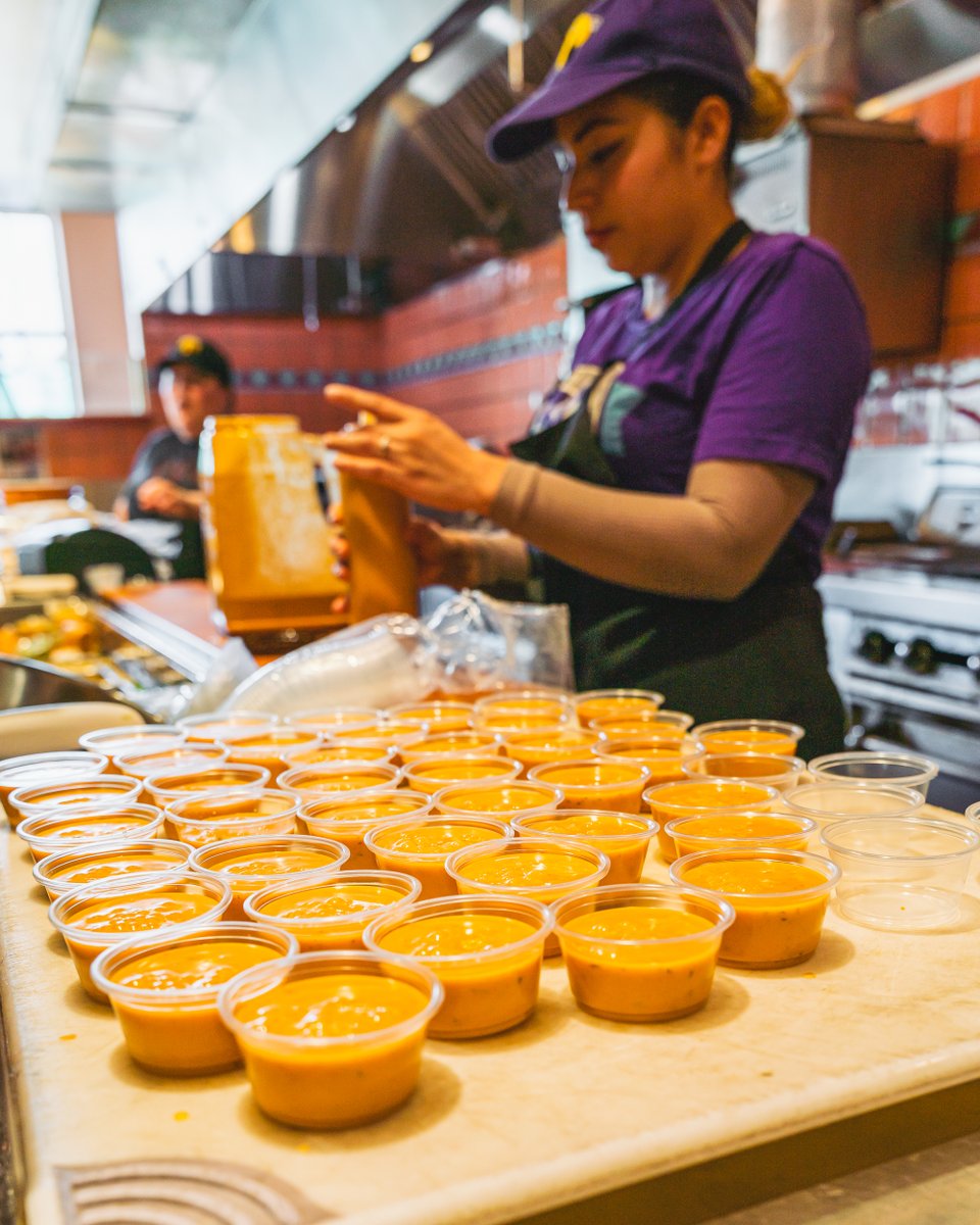 DosCoyotesBorderCafe tweet media