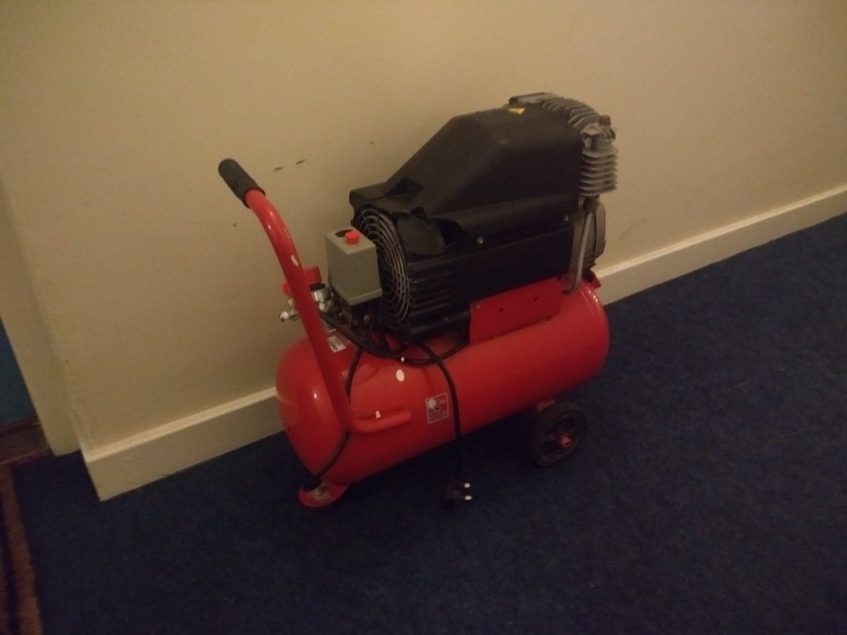 laMudri's tweet photo. Next door got a new pet air compressor. https://t.co/2Lxjb1AQq0