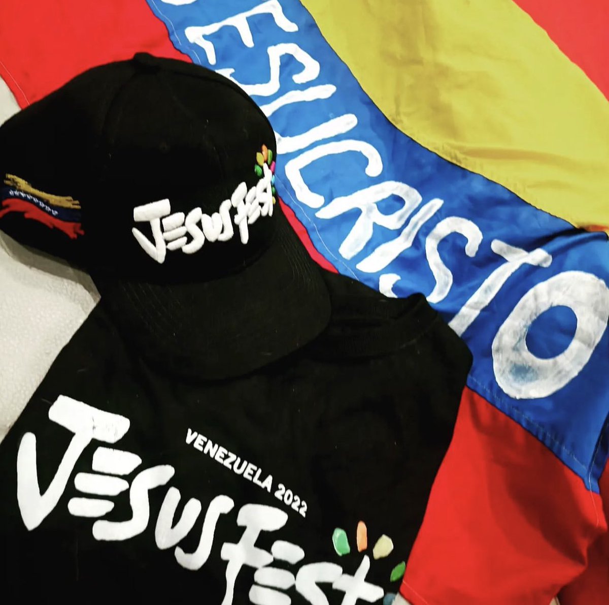 Miles a los pies de Jesus !