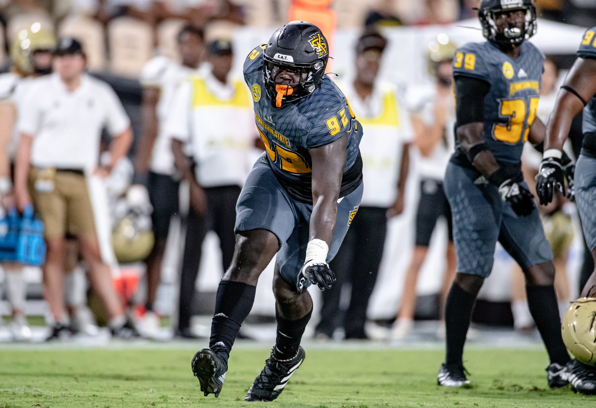 .<a href="/carlosallen51/">Carlos “CEO" Allen Jr</a> tackles Iɴsɪᴅᴇ ᴛʜᴇ Nᴇsᴛ this week to talk playing on the defensive line at KSU and previews this Saturday at No. 15 UT Martin 👊

🎙 bit.ly/3TWL3OY

Pres. by <a href="/FifthThird/">Fifth Third Bank</a>

#GoldStandard | #KSUSwitch