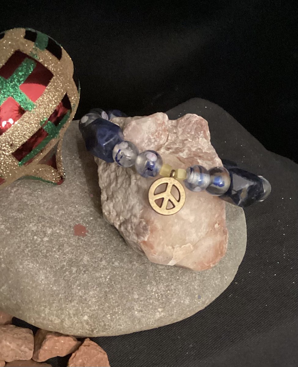 ImagineThis704's tweet photo. #Focus on the #LapisLazuli and #Believe in #Peace 
#PrettyPeacePairings Blue and #yellow #catseye 
Symbolic #PrettyPeacePairings #ArmCandy #onlevels 
@PrettyPeaceInc 🎄🎁🎁…#peaceful things. #peacerocks 
Peace All Day❣️ 🌞🧘🏾☮️ https://t.co/m9vLNb81x2