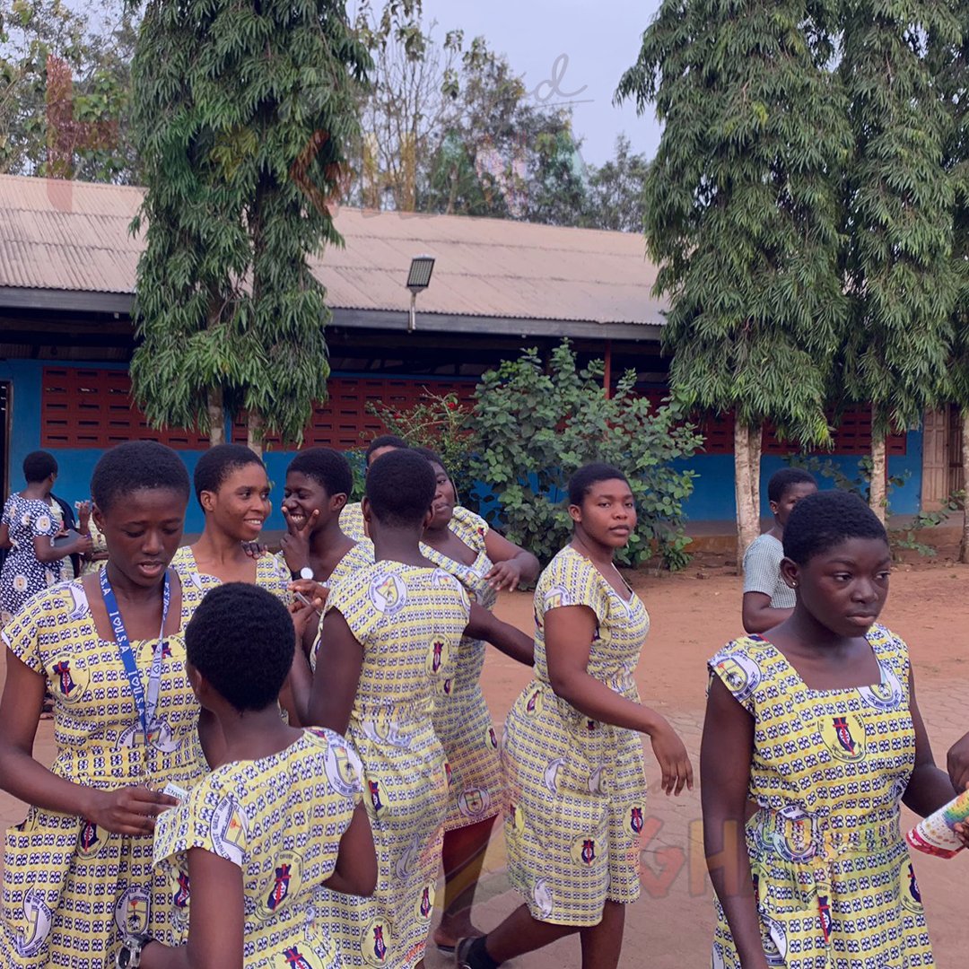 themojaevans's tweet photo. These girls need shoes to keep them neat and increase their level of confidence among their peers in school. Can they count on your donation of $15 for a pair of shoes? Visit https://t.co/XatJW9mh7D to donate.
#GhanaGirls #HelpOurGirls #iPromisedGhana #SocialImpact https://t.co/KkWAVybqce