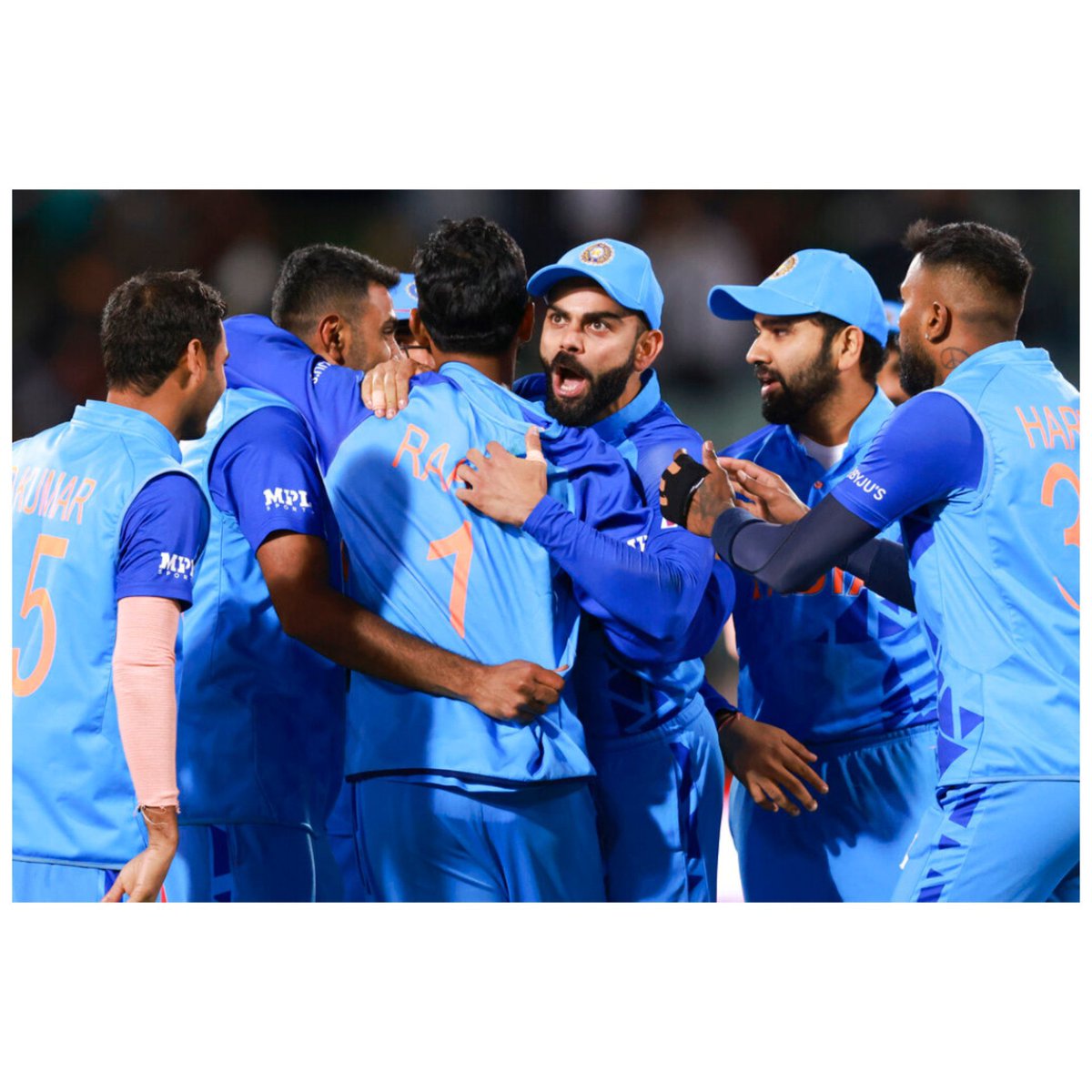Dhruvin__DL's tweet photo. 🇮🇳🔥 
 #teamindia  #ICCWorldCup2022 #ViratKohli𓃵 https://t.co/cp2eBrVTCE