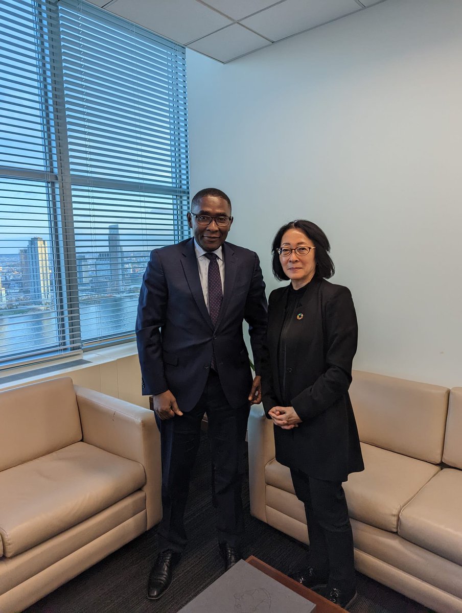 SelwinHart's tweet photo. Ahead of #COP27, I met with USG Li of @UNDESA &amp; @HeadUNDRR as we discussed ways to enhance @UN system collaboration to achieve @antonioguterres’ #ClimateAction priorities. 

In tackling the climate crisis &amp; leaving noone behind, fairness &amp; equity must be at the centre of efforts. https://t.co/dS0V6GZOOn