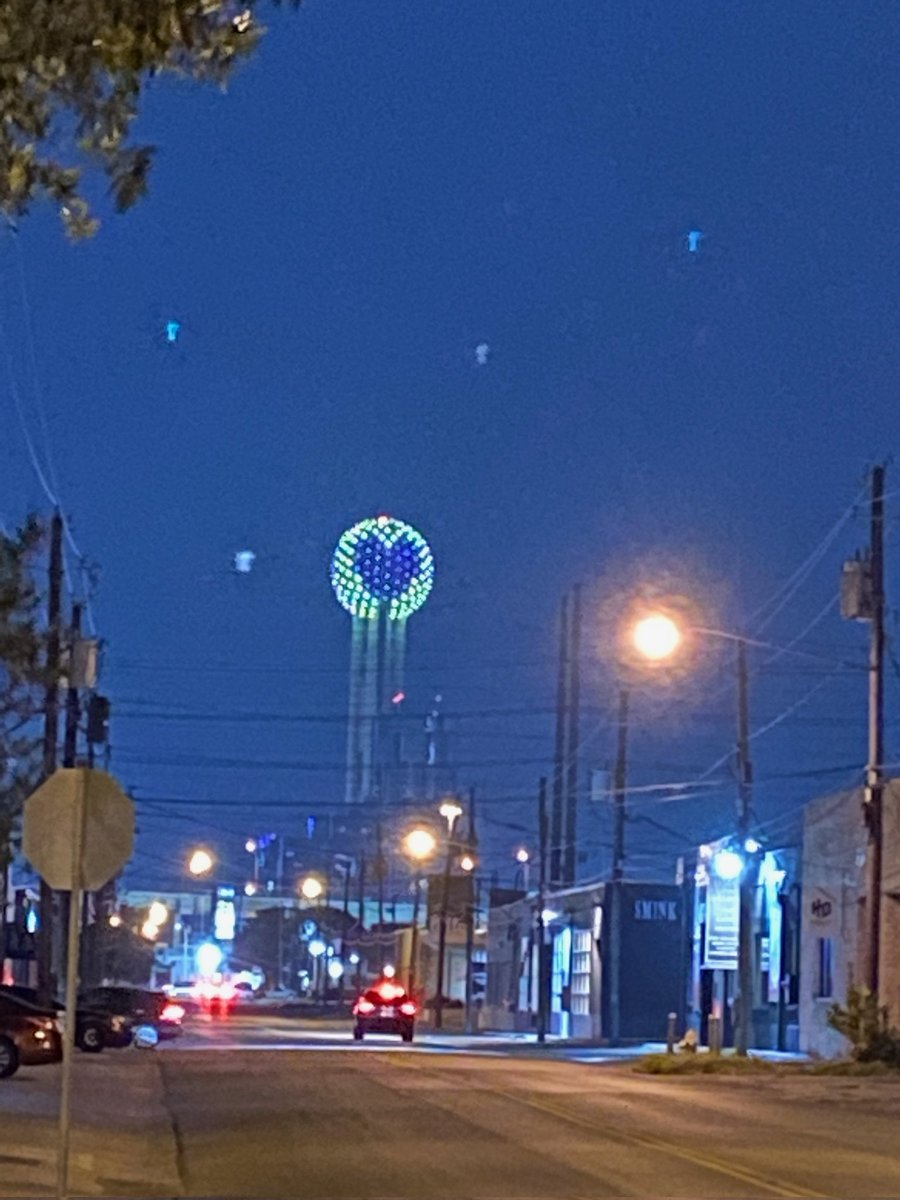 technagogy's tweet photo. Last night's #HeartofTeaching event was a reminder of how blessed @dallasschools is to have a leaders like @DallasISDSupt and institutions like @DallasEdFound to build a supportive community for our teachers and kids. Thank you @mphav for your streak of incredible events. https://t.co/ZbyvfxfWST