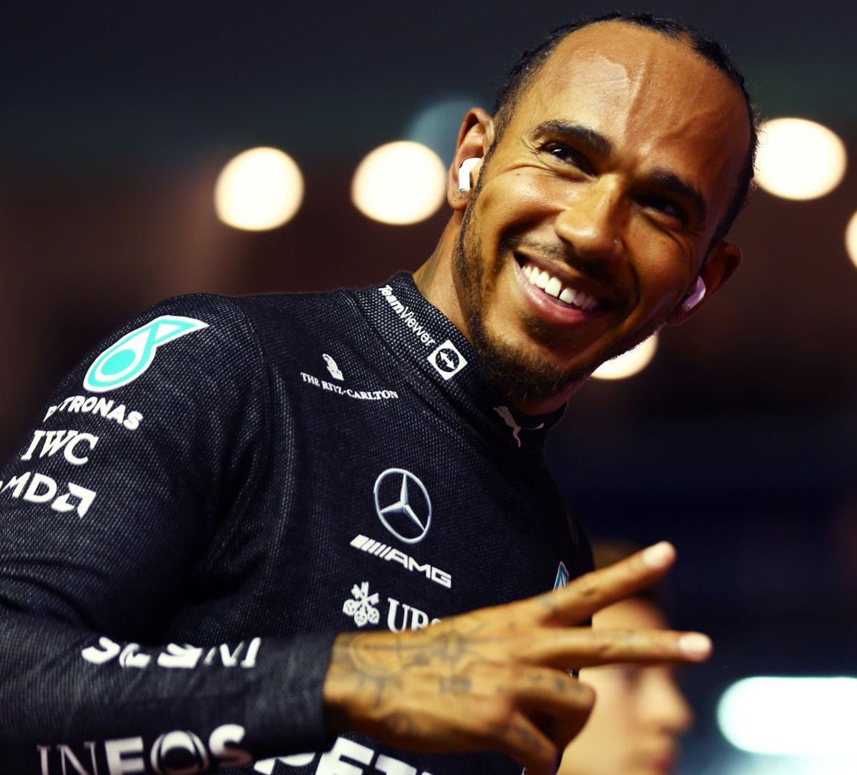 Sir Lewis Hamilton, @TMRWSports’un yeni yatırımcılarından biri oldu. Yatırımcılar arasında Curry, Tiger Woods, Lando Norris, Alex Albon ve Mark Webber gibi isimler de var.