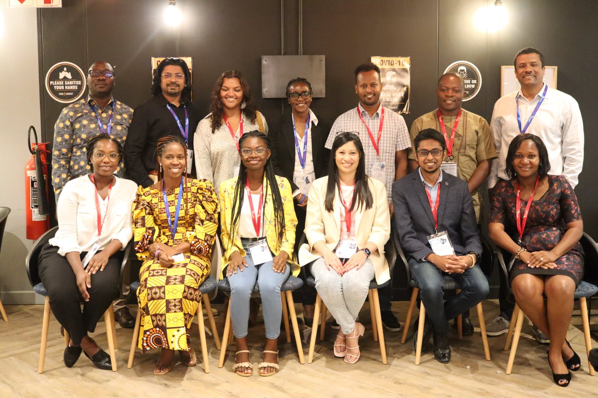 Dr <a href="/rolanda_julius/">Rolanda Julius</a> with the early career scientists funded by <a href="/DSI_Africa/">DS-I Africa</a> Consortium. 

#DataScience #Data_for_Health #DSImeetsCapeTown #DSIAfricaConsortiumMeeting