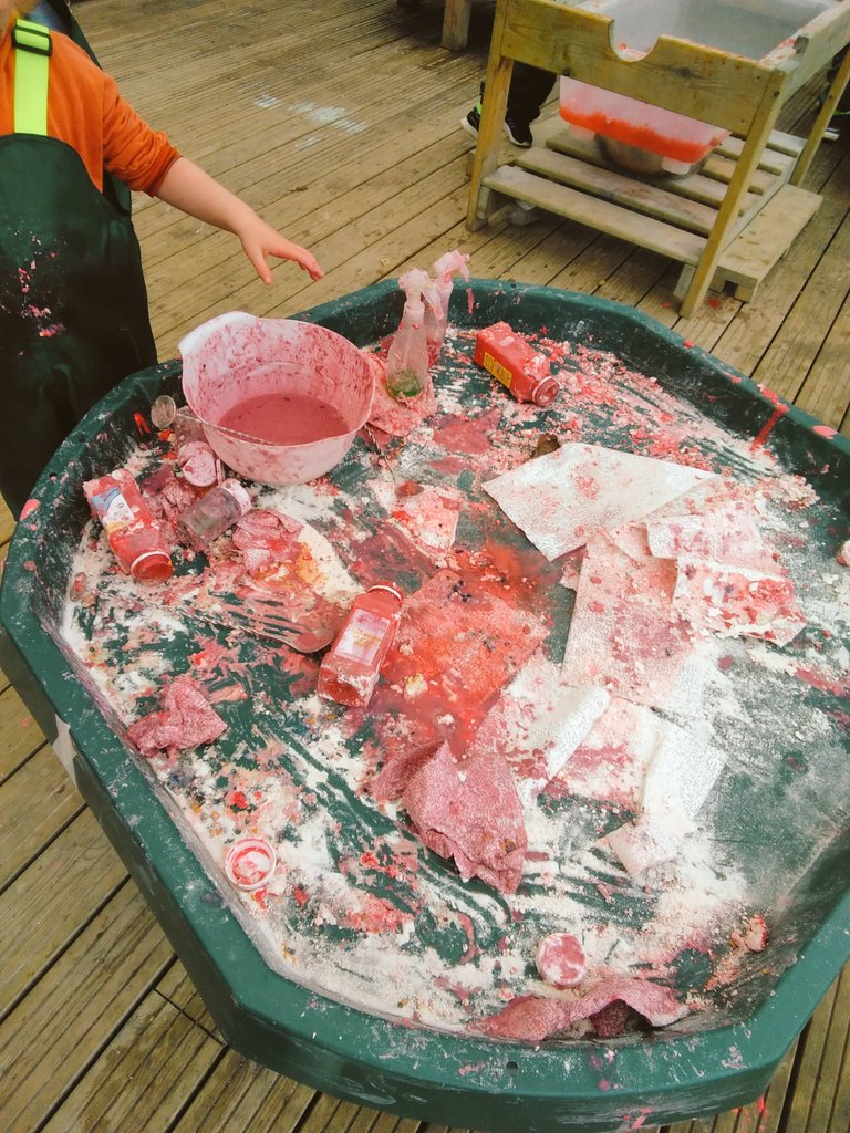 AoRpreschool's tweet photo. #Kimgfishers have been making potions today. "My potion makes you a monster, with triangle eyes and sharp teeth" #EYFS #Ashbridge #potions https://t.co/XjHAjELl5g