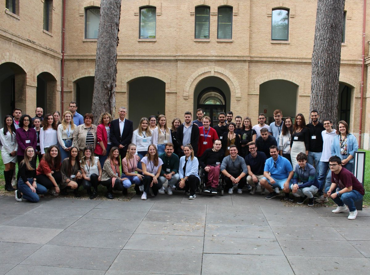 GVAivace's tweet photo. 👏@rafacliment_ , @Julia_company i @Jacintarubio
 donen la benvinguda a @GVAivace a les 50 persones joves que s'han incorporat a la plantilla gràcies al Programa #EPRIEX

📅Contractació durant un any
👩‍💼Oportunitat laboral per a la incorporació al mercat laboral

@GVAlabora https://t.co/xRZpIQLx9I