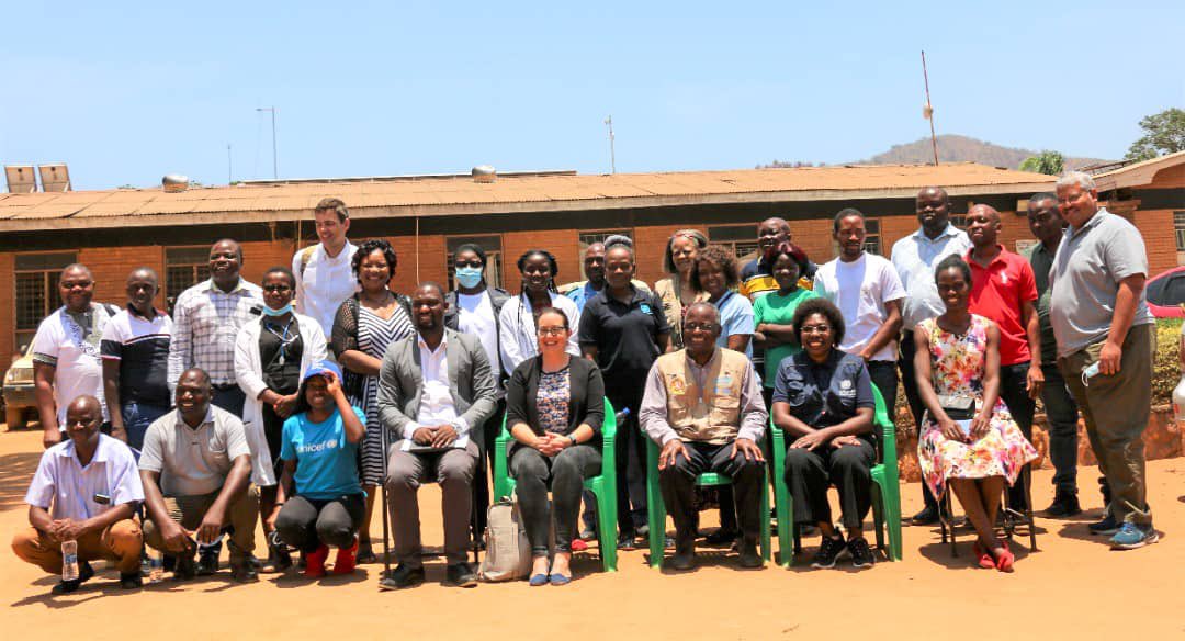 UNICEFMalawi's tweet photo. Together with partners, we are at Rumphi district hospital, to understand how #UmoyoWathu (UN Joint Programme) is supporting district health systems to improve the lives of mothers and babies. 

#ForEveryChild, #health system strengthening https://t.co/7wHthaFwSh