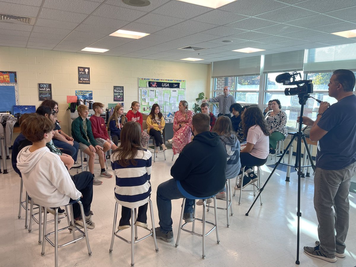 MrsCEastShore's tweet photo. HQI Unplugged - the power of student voice! WOWZERS @MrGenovaESMS @MrsEtense @ServissMrs @MrsSTEMilford #ESMSHQIUnplugged2022 #studentthinking #agency #risktaking https://t.co/G4kuSvWHbc
