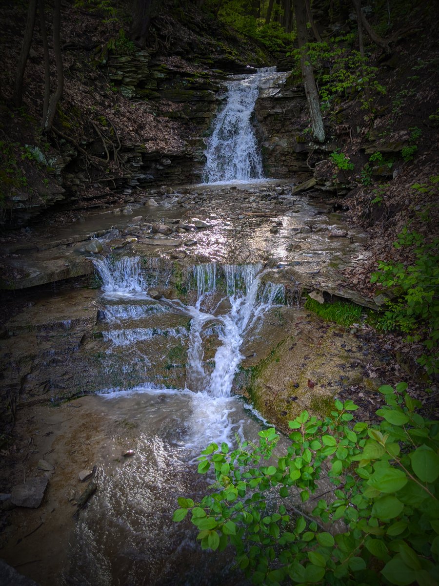 It's Waterfall Wednesday, it's a thing look it up☺️ Ok it might not be official but I'm still going to say it is! These beauties are from Letchworth State Park. Where's your favorite underrated spot to find waterfalls?
#waterfallwednesday #chasingwaterfalls #canonM50
