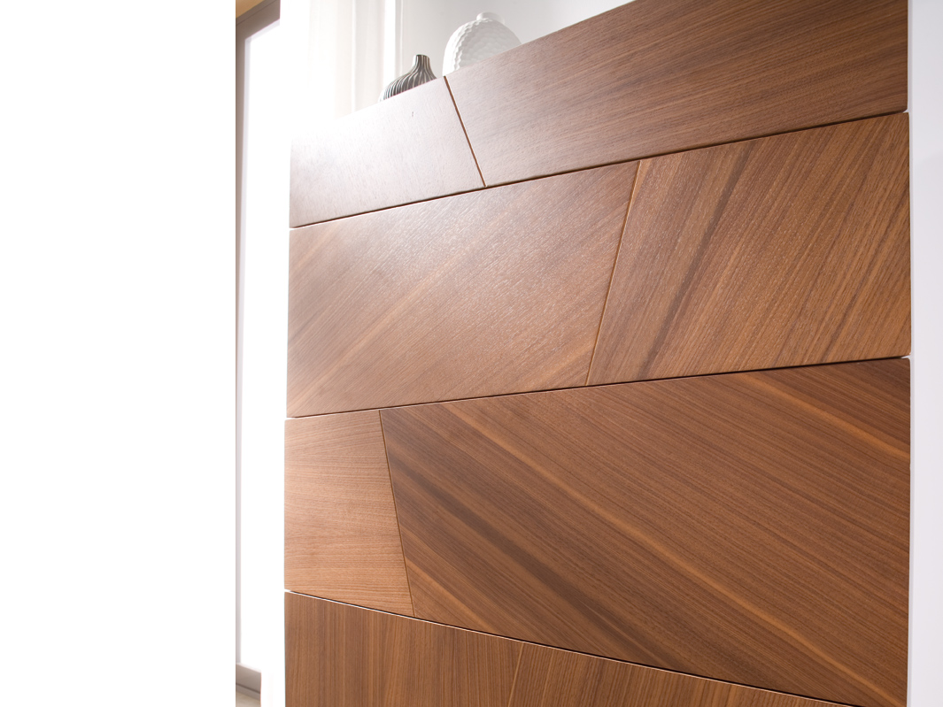 Los dormitorios de la colección #África de #MegaMobiliario transmiten autenticidad. La fusión de materiales de calidad y manos expertas dan lugar a estancias como estas. De diseño minimalista y sin tiradores. Artesanía 100% Made in Valencia desde 1980.

megamobiliario.es/project/africa/